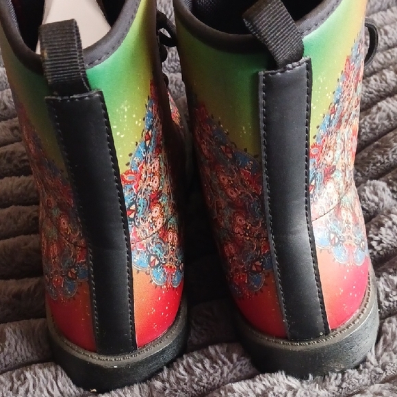 Colorful NEW Mandala Women's Boots Size 8 NIB - Picture 7 of 11